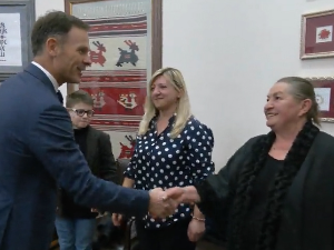 Добитнице у четвртом извлачењу игре "Узми рачун и победи" потписале уговоре и добиле кључеве станова