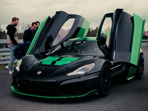 Пуним гасом уназад и нови рекорд за Римца – „невера“ ишла у рикверц 275 километара на час