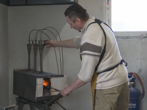 „Занат злата вредан" – рогови јелена, мамутов зуб, ножеви са резбареном дршком