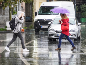 У већини крајева Србије киша, током ноћи на планинама снег