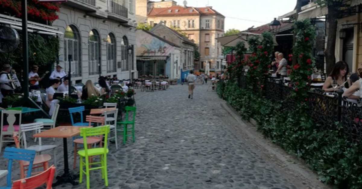   За скадарлијским столом