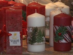 Помозите младима из "Куће могућности", купите новогодишње поклоне које су они направили