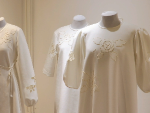 Изложба „Пренеси даље“ – дијалог између историјског костима и савремене одеће