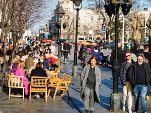 Сунчано с кошавом и топлије до 23 степена,  увече наоблачење с кишом