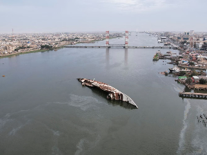 Зарђала јахта Садама Хусеина служи као излетиште за ирачке рибаре