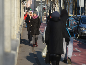 Хладно и претежно ведро, ујутро мраз