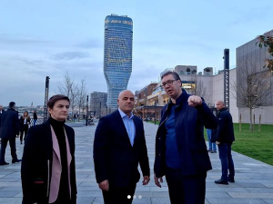 Вучић са премијером Северне Македоније обишао Београд на води 