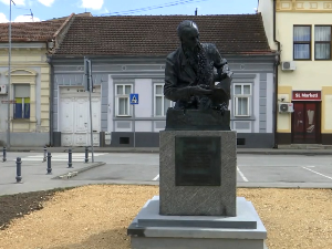 Откривен споменик Никити Толстоју у Вршцу