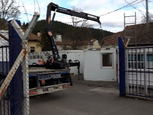 Почело постављање контејнера за гласање на северу Косова и Метохије