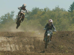 Јака, увек на два точка