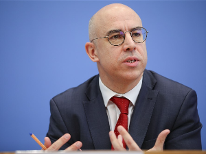 Аустријски економиста: Притисак на Кремљ би био очигледнији када Руси не би остајали само без француског шампањца