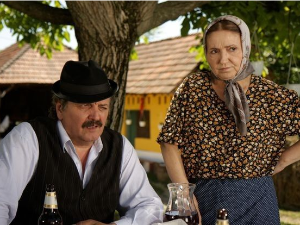 Село гори а баба се чешља