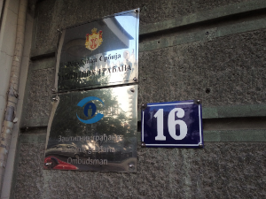 Заштитник грађана покренуо контроле након што је малолетник у Радујеву ножем и секиром повредио жену и њеног сина