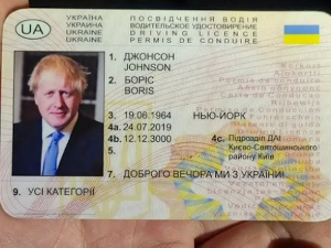 Холандска полиција ухапсила пијаног возача са лажном дозволом на име Борис Џонсон
