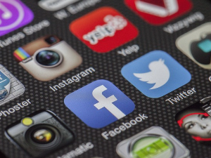 Треба ли деци ограничити друштвене мреже и да ли је Тикток највећа опасност