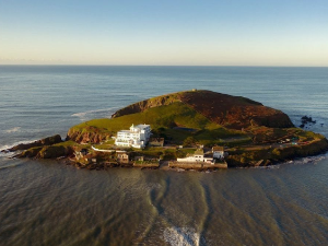 Посећивали су га Битлси, Агата Кристи, Черчил… продаје се острво Бург