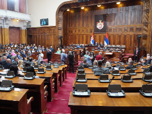 Народни посланици о извештају РЕМ-а; део опозиције напустио заседање