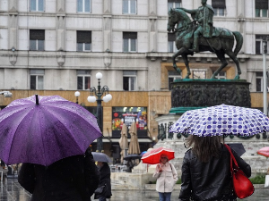 Топло и спарно, пљускови у већем делу земље