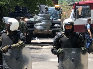 Кфор и даље у Звечану, Срби не одустају од захтева