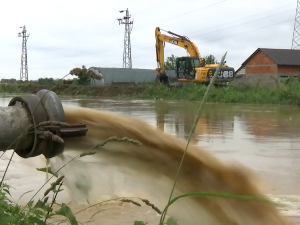 Вода се повлачи после поплава у лозничком и шабачком крају, велика штета у селу Катрга код Чачка