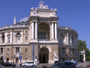 Кад наступи полицијски час у Одеси се све мења, али људи не одустају од нормалног живота 