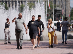 Сунчано и топло, крајем дана пролазне падавине