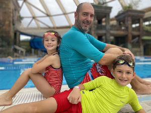 Зна и тата: шта и како са децом у води и на копну