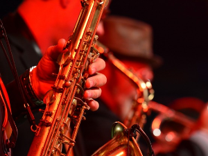 Свеци марширају