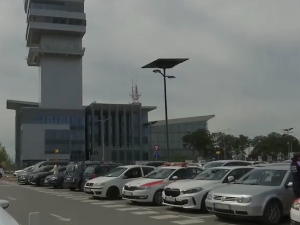 Гашић: Полиција појачава контролу на Аеродрому да би спречила рад дивљих таксиста