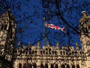 Расправа о КиМ у британском парламенту, Мичел позвао на повлачење специјалаца