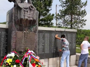 Корићка јама - ране дубоке и после 82 године