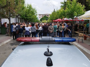 Ескобар и Лајчак стижу у Београд, Срби и даље протестују у Звечану