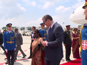 Председница Индије стигла у Србију, дочекао ју је Вучић