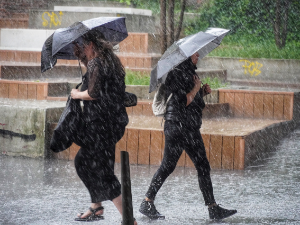 Киша, пљускови и грмљавина, понегде и град - топло, до 27 степени