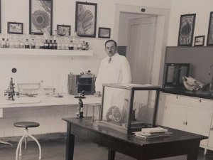 Приступачан програм: Траг – Путокази у времену – др Александар и Смиља Костић (СЗЈ)