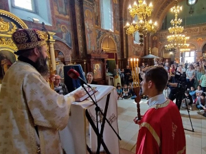 Ученици и наставници из "Рибникара“ на литургији у Вазнесењској цркви