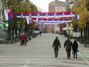 Кфор уклонио жицу око зграде општине Лепосавић