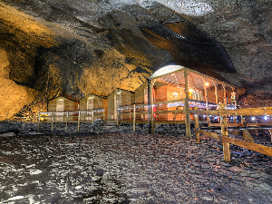 Љубитељи екстремних авантура могу да преноће у колиби 419 метара под земљом