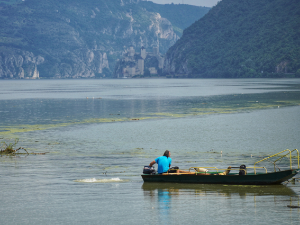 Сунчано и веома топло, понегде киша – температура до 34 степена