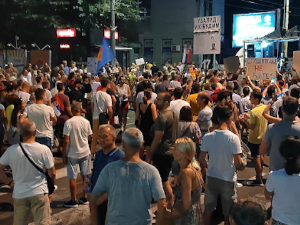 Одржан седамнаести протест "Србија против насиља", учесници прошетали до зграда РТС-а и РЕМ-а
