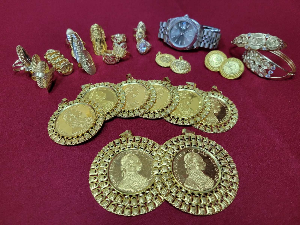 Спречен покушај кријумчарења на аеродрому у Нишу, путница златнике крила у марами и појасу