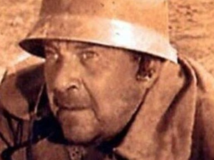 Мачак под шљемом