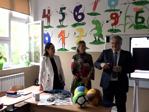 "Телеком Србија" донирао интерактивну паметну таблу ОШ "Лепосавић"