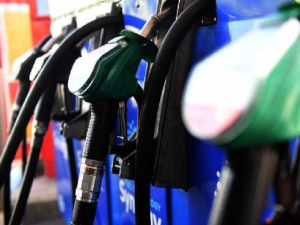 Нове цене горива - дизел јефинији, цена бензина непромењена