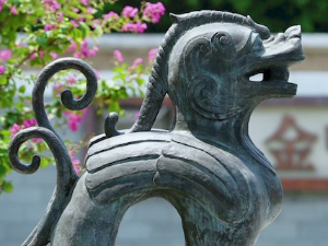 Очаравајући Пекинг 2: Oса вечности