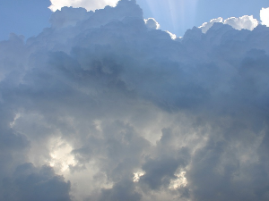 Променљиво облачно и топлије, понегде могући пљускови – до 28 степени