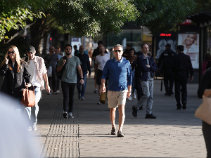 Михољско лето се не предаје, само понегде могућа киша