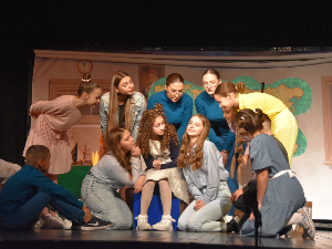 Чланови драмске групе Дома културе Грачаница снимају филм „Бонтон у биоскопу“