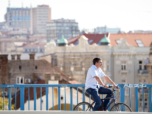 Променљиво облачно, топло и ветровито – температура до 26 степени