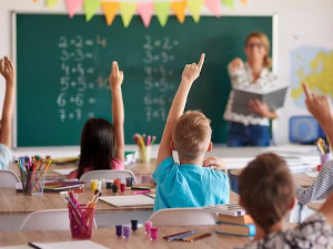 Предлог да се ђацима скрати радна недеља подржало више од 50.000 људи – јесу ли деца преоптерећена